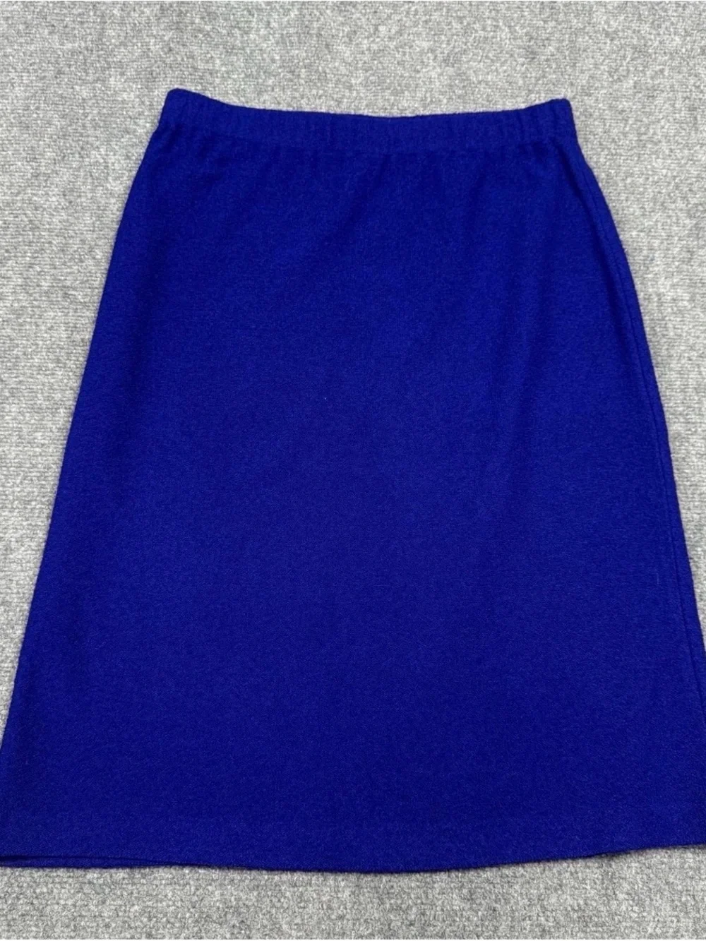 St. John Collection Blue knit skirt suit features a jacket Size 12